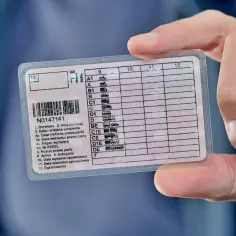 Prawo jazdy z datą wydania uprawnienia i datą ważności. Widoczne kategorie pojazdów.