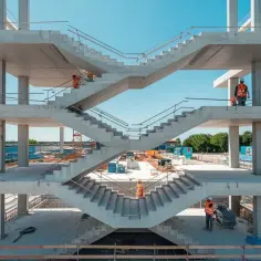 Ile za schody betonowe? Poznaj ukryte koszty budowy i wykończenia