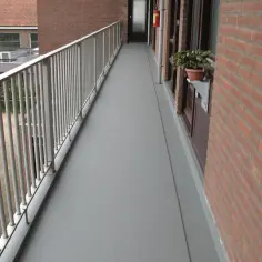 Czym pomalować balkon? Najlepsze farby, które przetrwają warunki atmosferyczne