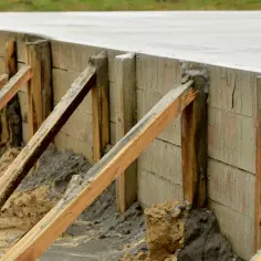 Jaki beton na płytę fundamentową zapewni stabilność i trwałość?