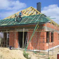Koszt budowy domu parterowego 150 m²: ile naprawdę musisz zapłacić?