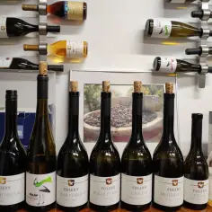 Butelki win z późnego zbioru (late harvest) mają bogatszy, słodszy smak. Na zdjęciu wina Fuleky i Fülöp.
