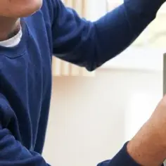 Jak połączyć laptop z monitorem - proste kroki i najczęstsze błędy