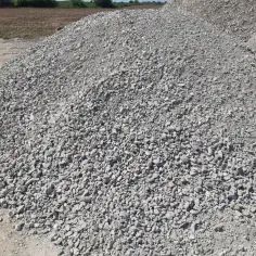 Duża hałda tłucznia, idealna do korytowania. Sprawdź korytowanie cena za m2.