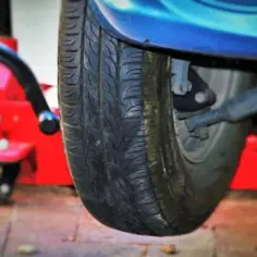 Gdzie podłożyć lewarek w Skoda Octavia 2, aby uniknąć uszkodzeń