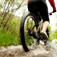 Rowery MTB co to znaczy - poznaj ich zalety i cechy w terenie