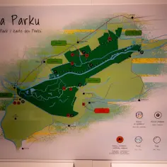 Mapa Parku Narodowego Ujście Warty. Atrakcje: ścieżki przyrodnicze, miejsca postojowe, punkty widokowe.
