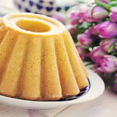Puszysta babka z dziurką, idealna na wielkanocny stół. Ten przepis na babkę wiszącą zachwyci każdego!