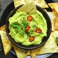 Jak uratować gorzkie guacamole i poprawić jego smak w prosty sposób