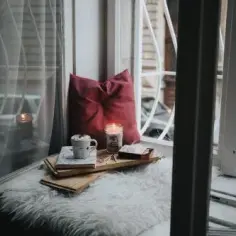 Pomysły na parapet w salonie, które odmienią twoje wnętrze