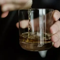 Kto jest patronem alkoholików i jak może pomóc w walce z uzależnieniem?