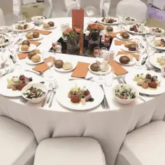 Ile kosztuje catering na komunie? Poznaj ceny i ukryte koszty