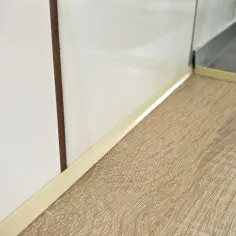 Listwa przyblatowa czy silikon - co wybrać dla lepszego wykończenia?