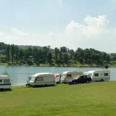 Kempingi nad jeziorem Rożnowskim – najlepsze miejsca na wypoczynek