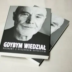 Okładka książki "Gdybym wiedział. Rozmowy z Ryszardem Krynickim". Wiersze tego autora to głęboka refleksja.