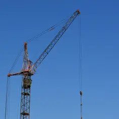 Jak działa dźwig - zrozum mechanizmy i zastosowania w budownictwie