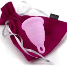 Jak wybrać kubeczek menstruacyjny, aby uniknąć nieprzyjemnych niespodzianek