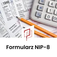 Formularz NIP-8 z kalkulatorem i ołówkami na dokumentach podatkowych.