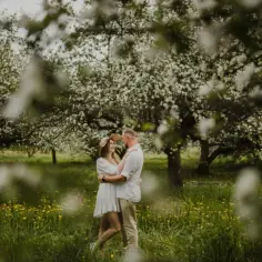 Ile zarabia fotograf ślubny? Odkryj prawdziwe stawki w Polsce