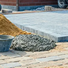 Podsypka pod kostkę brukową ile cementu – uniknij błędów w mieszance