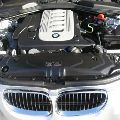 Tuning BMW E90: Jak poprawić osiągi i uniknąć kosztownych błędów