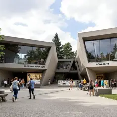 Muzeum Nowej Huty: Schrony, PRL, remont. Twój przewodnik po historii.