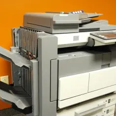 Jak działa kserokopiarka? Poznaj tajemnice fizyki i elektrofotografii