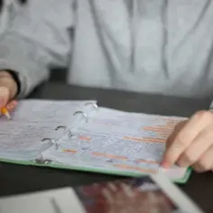 Czy w szkole w chmurze są oceny? Odkryj nietypowy system oceniania