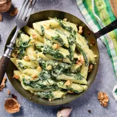 Penne konjac ze szpinakiem: zdrowy przepis na niskokaloryczne danie