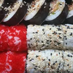 Co się daje do sushi? Składniki, które musisz znać, by uniknąć błędów