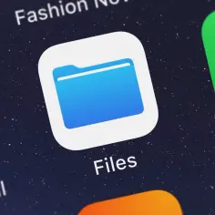 Ikona aplikacji "Files" na ekranie smartfona Samsung.