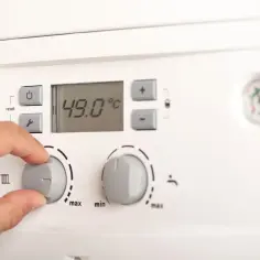 Przy jakiej temperaturze należy włączyć ogrzewanie, aby uniknąć problemów?
