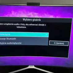 Menu wyboru głośnika w telewizorze Samsung. Sprawdź, jak sprawdzić siłę sygnału w telewizorze Samsung, wybierając opcję "Telewizyjne".