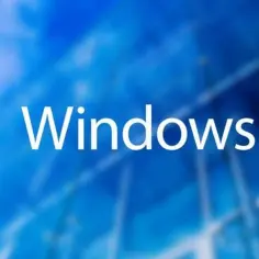 Logo Windows 10 LTSC na niebieskim tle.