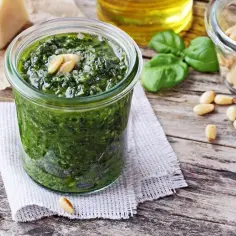 Zielone pesto do czego? Odkryj przepisy i zastosowania w kuchni