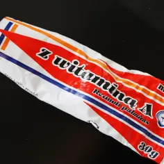 Maść z witaminą A na co? Na suchą skórę, podrażnienia i problemy z cerą. Witamina A w maści to ratunek dla skóry.