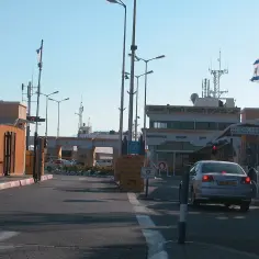 Przejście graniczne Egipt-Izrael. Samochód zbliża się do punktu kontrolnego.
