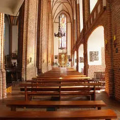 Dlaczego kolumny w katedrze kołobrzeg są krzywe? Historia i tajemnice