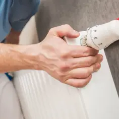Jakie ogrzewanie elektryczne do mieszkania wybrać, by zaoszczędzić?