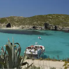 Malta w maju czy warto? Błękitna Laguna na Gozo zachwyca turystów. Warto!