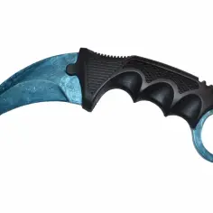 Karambit case hardened blue gem z błyszczącym, niebieskim ostrzem i czarną rękojeścią.