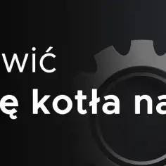 Biały tekst "Jak ustawić histerezę kotła na pellet?" na ciemnym tle z elementami zębatek.