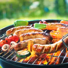 Ile kcal ma kiełbasa z grilla? Sprawdź kaloryczność różnych rodzajów