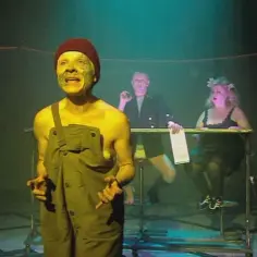 Ninateka spektakle: Odkryj darmowe przedstawienia teatralne online