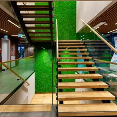 Schody bez balustrady: nowoczesny design dla Twojego wnętrza