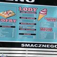 Cennik nad morzem: gofry od 10 zł, lody świderki i włoskie od 10 zł, napoje zimne od 8 zł. Smacznego!