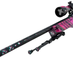 AWP z różowo-fioletowym wzorem i efektami aberracji chromatycznej.