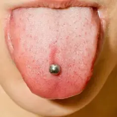 Snake eye piercing: dlaczego jest niebezpieczne i jak uniknąć powikłań
