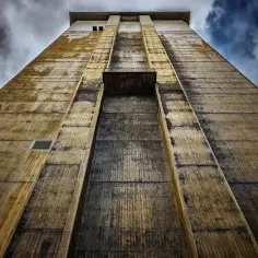 Przypowieść o wieży Babel: Jak ludzka pycha prowadzi do chaosu