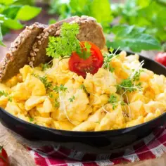 Smaczne posiłki 300 kcal: 6 przepisów na zdrowe dania fit